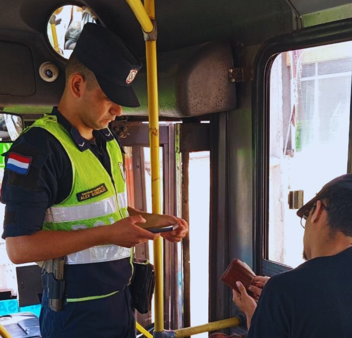 Guía para defender tu derecho si la policía te encuentra con marihuana de uso personal
